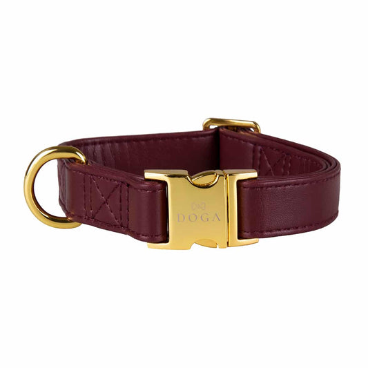 Hondenhalsband Bordeaux Rood met goudDe DOGA Hondenhalsband Bordeaux Rood met goud is een luxe en opvallende keuze voor je hond. Gemaakt van hoogwaardig vegan leer, is deze halsband zowel duurzaam als dDogawafwafHondenhalsband Bordeaux Rood met goud