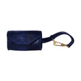 Afbeelding geladen in Galerij-viewer, Honden poepzakhouder Royal Blue
Op zoek naar een stijlvolle houder voor hondenpoepzakjes? De Limited Edition Royal Blue hondenpoepzakhouder is een luxueuze keizerlijk blauwe houder met gouden acceDogawafwafHonden poepzakhouder Royal Blue
