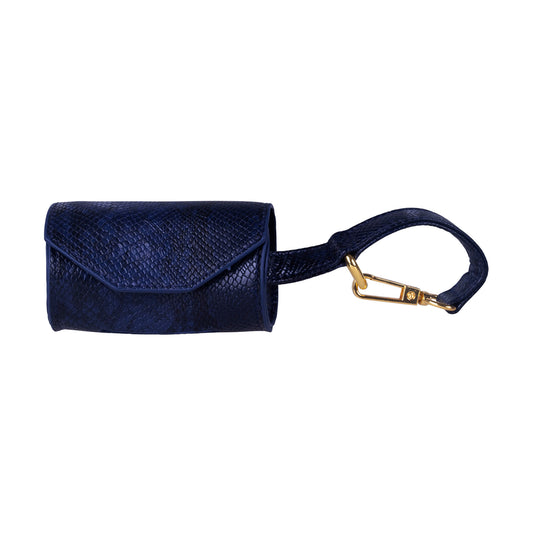 Honden poepzakhouder Royal Blue
Op zoek naar een stijlvolle houder voor hondenpoepzakjes? De Limited Edition Royal Blue hondenpoepzakhouder is een luxueuze keizerlijk blauwe houder met gouden acceDogawafwafHonden poepzakhouder Royal Blue