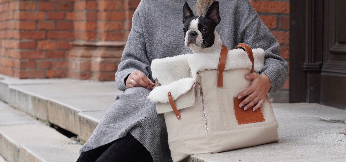 LIIVA HONDENDRAAGTAS
Een veelzijdige tas voor verschillende doeleinden
Gemaakt van katoen en natuurlijk leer in twee kleuren, grijs en beige. Deze tas heeft een uniek ontwerp waarbij heSaleLabbvennwafwafLIIVA HONDENDRAAGTAS