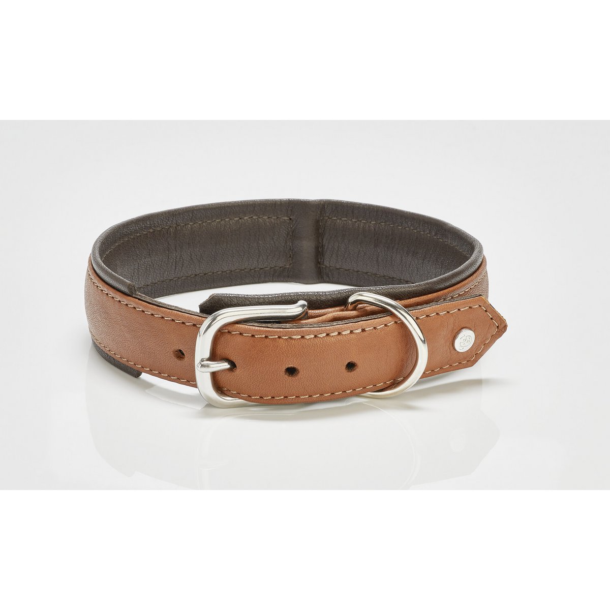 Cognac-colored dog collar made of soft, high-quality nappa leather with double D-ring.