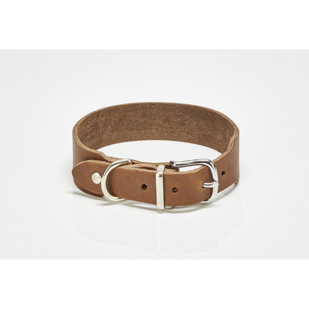 Durable GIRO Hondenhalsband Mokka, brown leather dog collar with metal buckle.