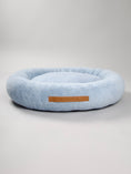 Afbeelding geladen in Galerij-viewer, LISE Round Dog Bed Blue
